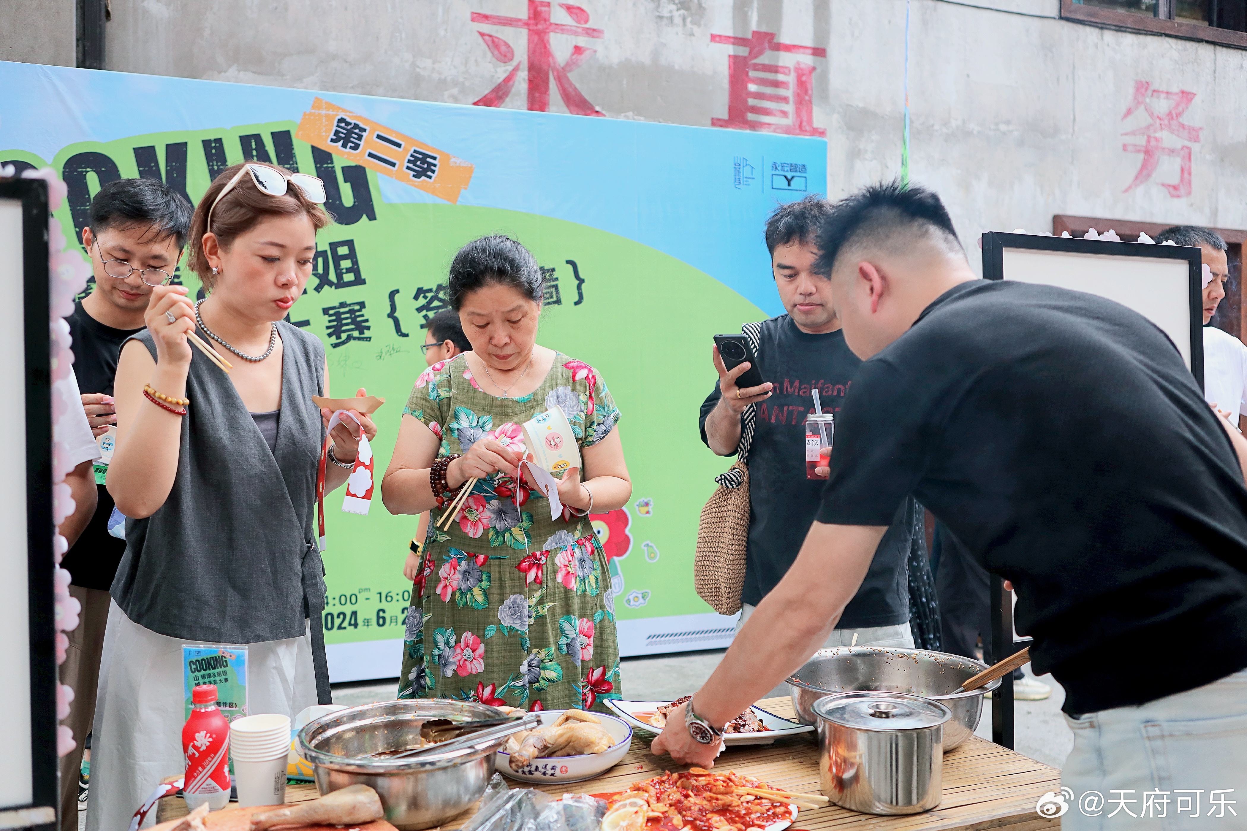 小巷深處的獨(dú)特風(fēng)味，推手直播盛宴，味蕾與鏡頭的交響會